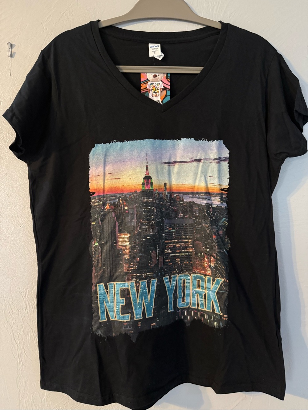 New York Skyline Graphic Tee Black V-Neck T-Shirt Women’s 2XL NWT